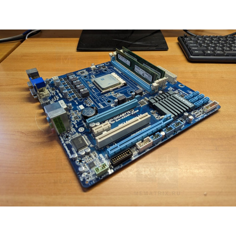 Материнская плата GIGABYTE GA-A55M-S2HPATX FM1 Б/У с процессором A4-3400 и оперативной памятью
